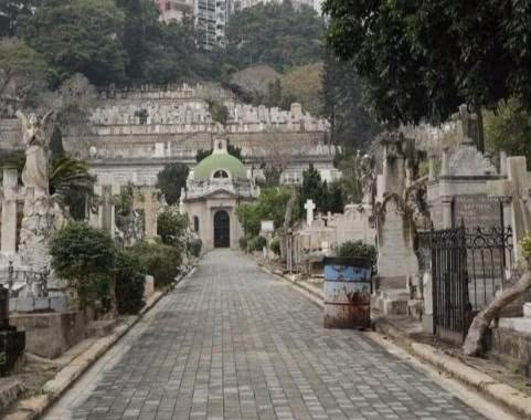 Người hâm mộ tức giận với hình ảnh phần mộ của Lam Khiết Anh bị vấy bẩn ảnh 2