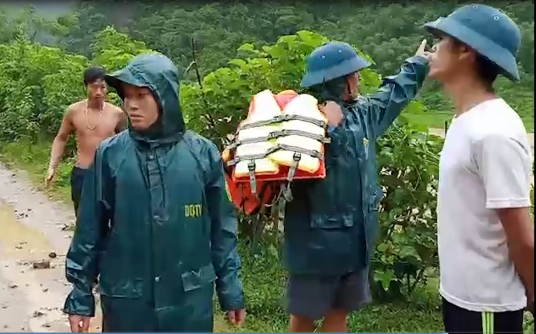 Đu ngọn cây, người đàn ông Thanh Hóa sống sót giữa dòng lũ cuồn cuộn ảnh 8