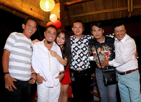 Danh hài Hồng Tơ chia sẻ ẩn ý trên facebook sau khi được tại ngoại ảnh 1