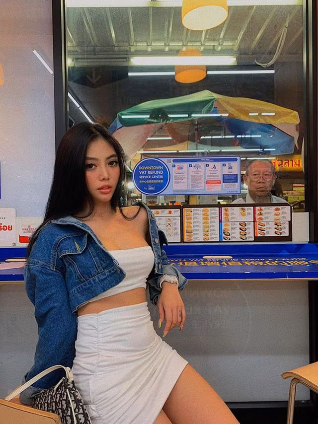 Đôi bạn thân hot girl cao mét rưỡi vẫn nóng bỏng săn chắc nhờ tập gym ảnh 11