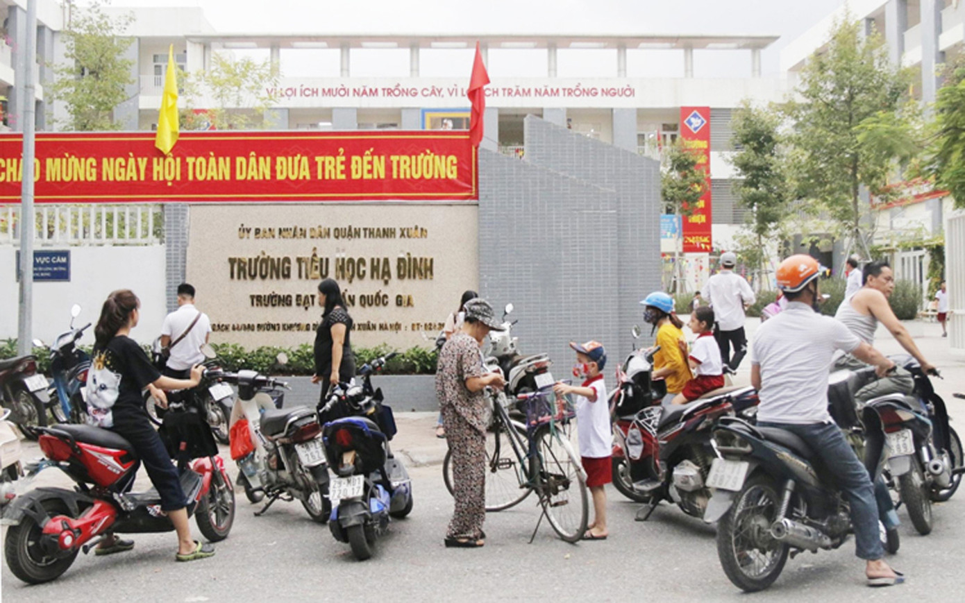 Phụ huynh gửi con về quê sau vụ cháy kho Rạng Đông ảnh 2