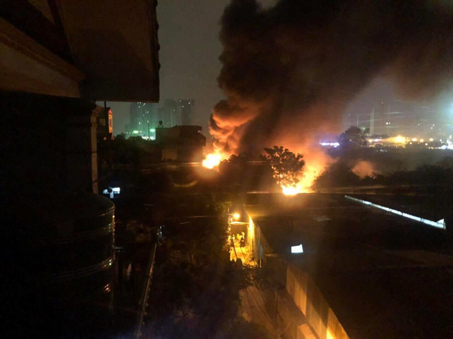 Rớt nước mắt cảnh thi thể 3 mẹ con ôm nhau trong vụ cháy 8 người chết, mất tích ảnh 5 Rớt nước mắt cảnh thi thể 3 mẹ con ôm nhau trong vụ cháy 8 người chết, mất tích ảnh 5