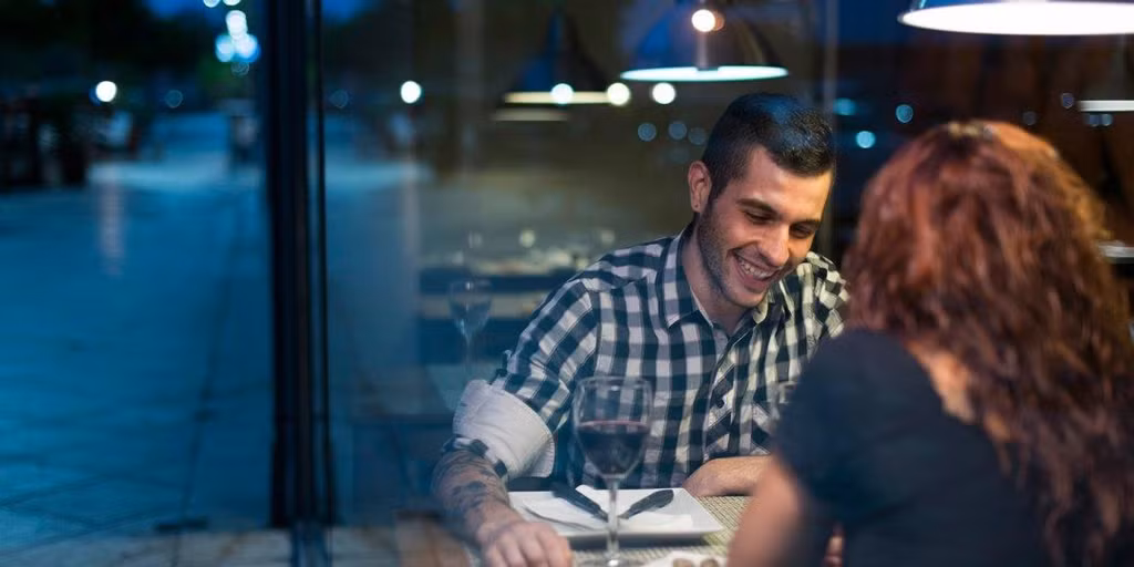 Giới trẻ Mỹ đồng ý gặp mặt, hẹn hò để được mời 'ăn chùa' ảnh 3