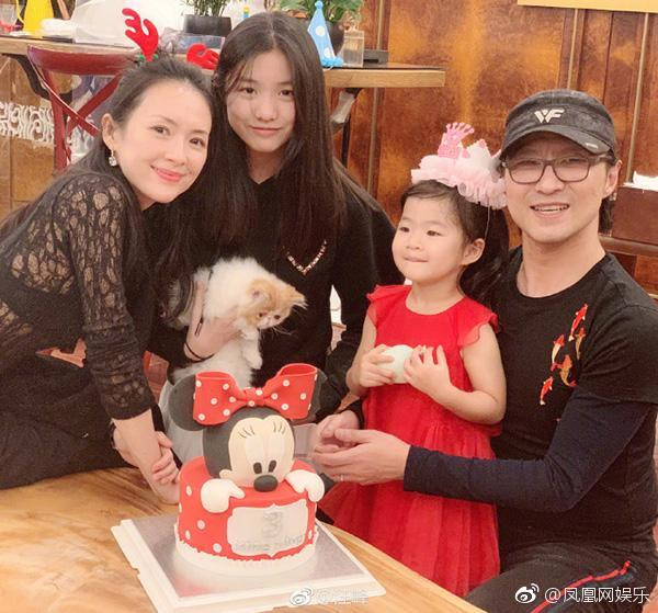 Hình ảnh đón năm 2019 của loạt sao Trung Quốc ảnh 3