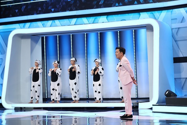 Cô gái tuyên bố không sinh con để có thời gian chăm sóc chó hoang gây tranh cãi ảnh 2