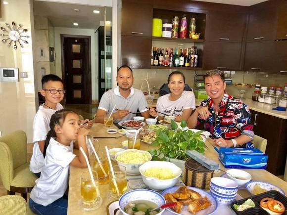 Cuộc sống ở Mỹ của Hồng Ngọc 'Mắt nai cha cha' ra sao? ảnh 9