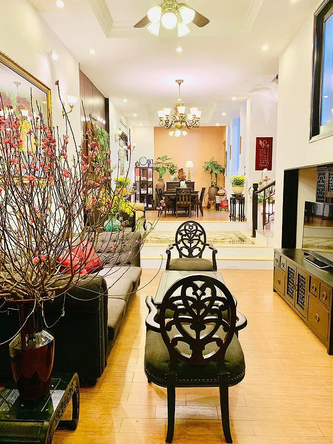 Danh hài Thúy Nga hé lộ không gian sống trong biệt thự 'khủng' ở Mỹ ảnh 13