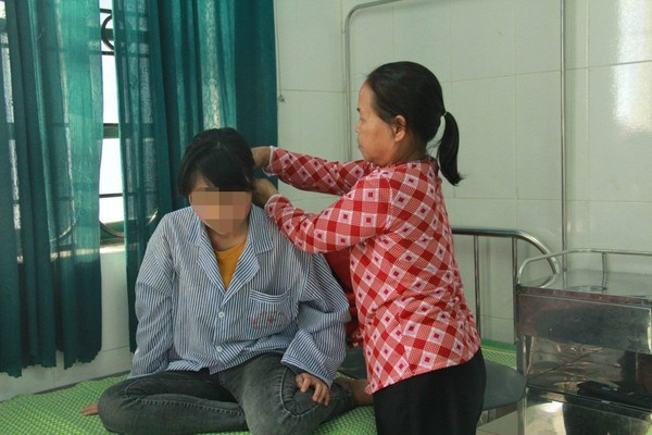 Gia cảnh éo le của nữ sinh bị bạn lột quần áo đánh đến nhập viện tâm thần ảnh 5