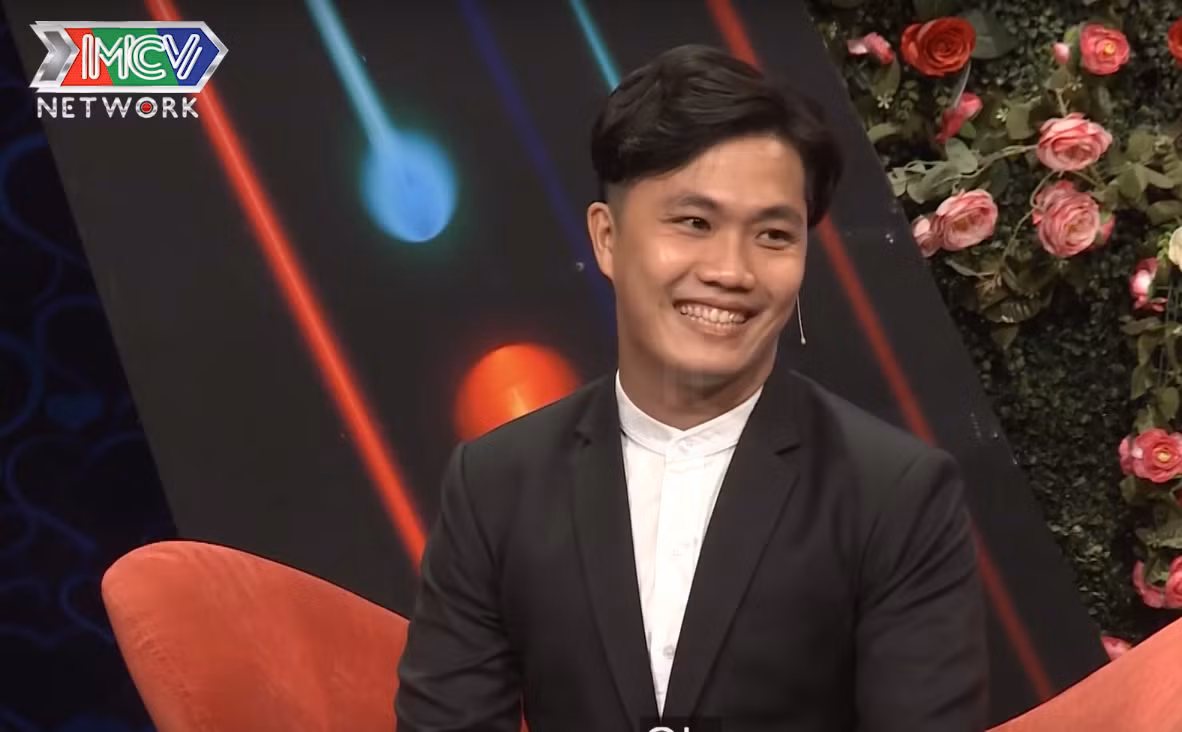 Quyền Linh 'đứng hình' với anh chàng 28 tuổi vẫn thích 'sờ ti' mẹ ở show hẹn hò ảnh 1