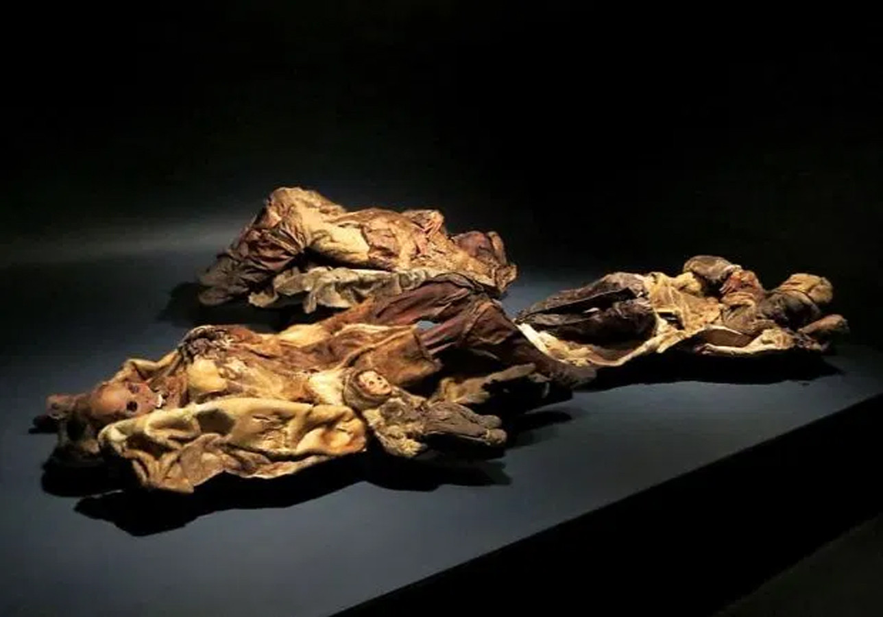 Xác ướp em bé cách đây 500 năm còn giữ nguyên da và tóc ảnh 6