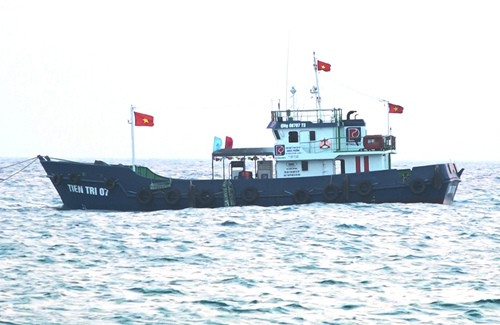 Người dân đảo Lý Sơn xếp hàng mua xăng dầu dự trữ ảnh 3