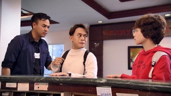 Showbiz 23/4: Tranh cãi việc MC Tuấn Tú mua bao cao su cho con trai trong phim ảnh 1