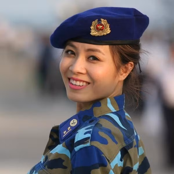 Loạt ảnh sexy mới của MC Hoàng Linh gây tranh cãi ảnh 10
