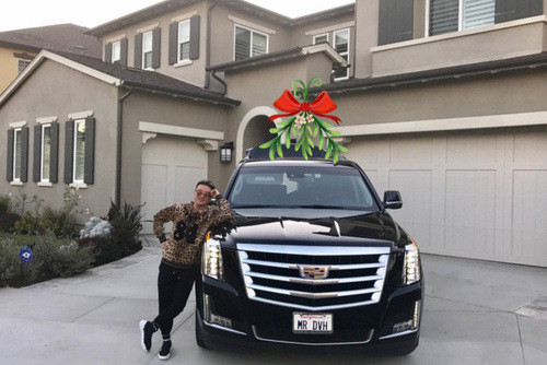 Mr Đàm, Hà Hồ và nhiều sao Việt kể kỷ niệm ăn Tết thời nghèo khó ảnh 1