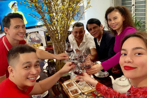 Mr Đàm, Hà Hồ và nhiều sao Việt kể kỷ niệm ăn Tết thời nghèo khó ảnh 2