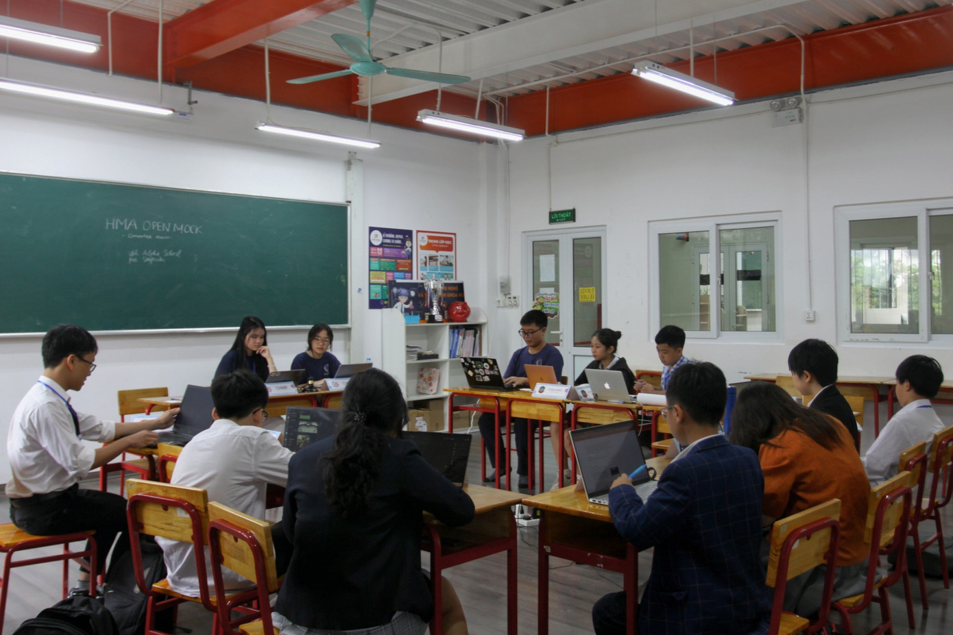 Nguồn ảnh: Fanpage THPT chuyên Hà Nội - Amsterdam, Ams Media, Hanoi - Amsterdam Model UN Association - HMA. Nguồn ảnh: Fanpage THPT chuyên Hà Nội - Amsterdam, Ams Media, Hanoi - Amsterdam Model UN Association - HMA.