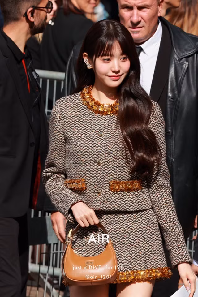 Tạo hình của Won Young trong show diễn của Miu Miu, đơn giản nhưng vẫn đẹp tràn màn hình.