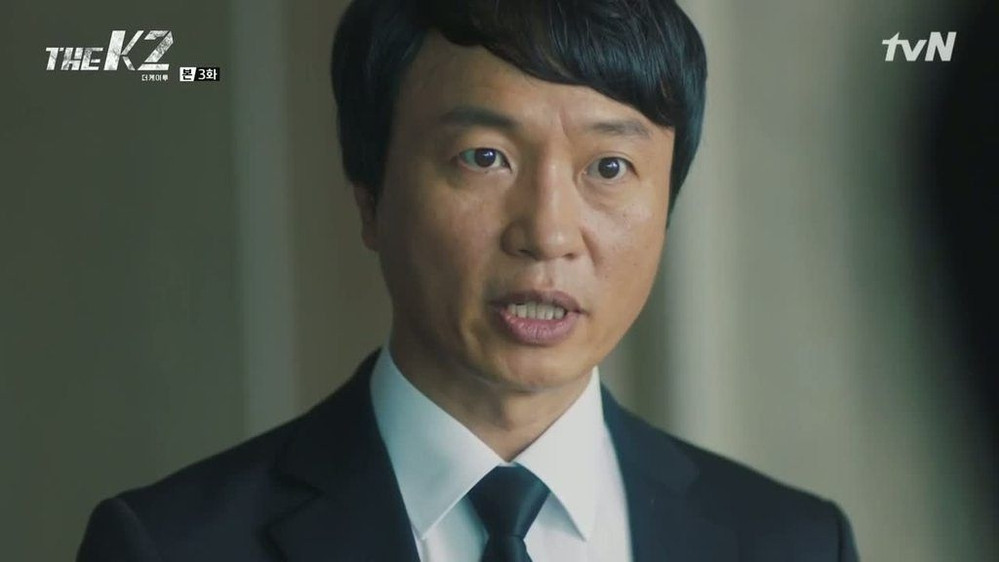 Jeon Baek Soo tái xuất màn ảnh sau hơn 10 năm vắng bóng với Mật danh K2 và Baek Hee trở lại. Jeon Baek Soo tái xuất màn ảnh sau hơn 10 năm vắng bóng với Mật danh K2 và Baek Hee trở lại.