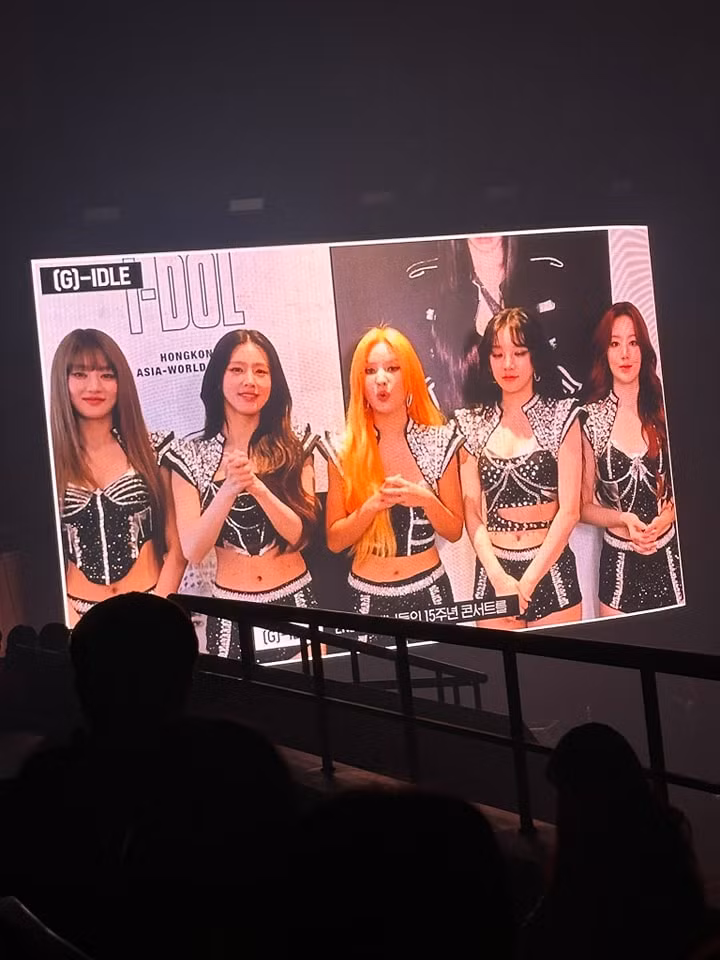Dàn hậu bối của K-Pop Gen 4 gồm aespa, IVE, NewJeans, (G)I-DLE cũng bày tỏ niềm vui và sự tôn trọng tới 2NE1. Dàn hậu bối của K-Pop Gen 4 gồm aespa, IVE, NewJeans, (G)I-DLE cũng bày tỏ niềm vui và sự tôn trọng tới 2NE1.