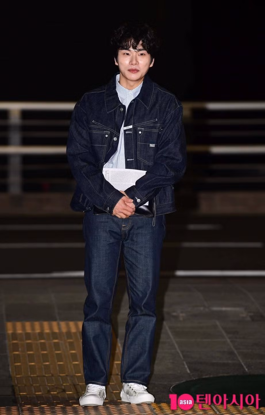 Dù thủ vai "tra nam" tệ bạc, diễn viên Lee Yi Kyung lại không thể khiến khán giả ghét được bởi biểu cảm hài hước và tính cách thú vị.