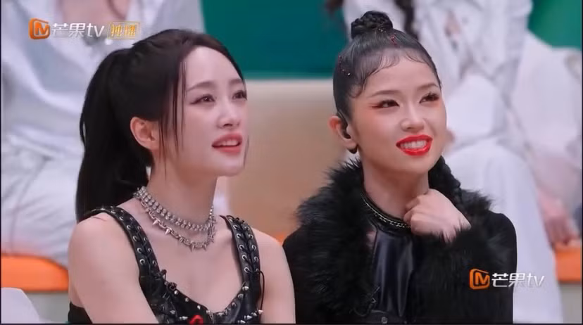 Suni Hạ Linh "reaction" sân khấu của LUNAS.