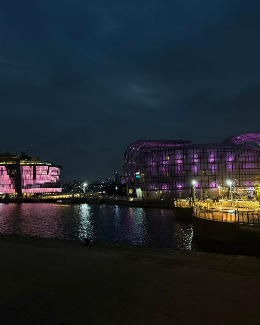 Nhiều cư dân mạng đã nhanh chóng đến các địa điểm kể trên để check-in.