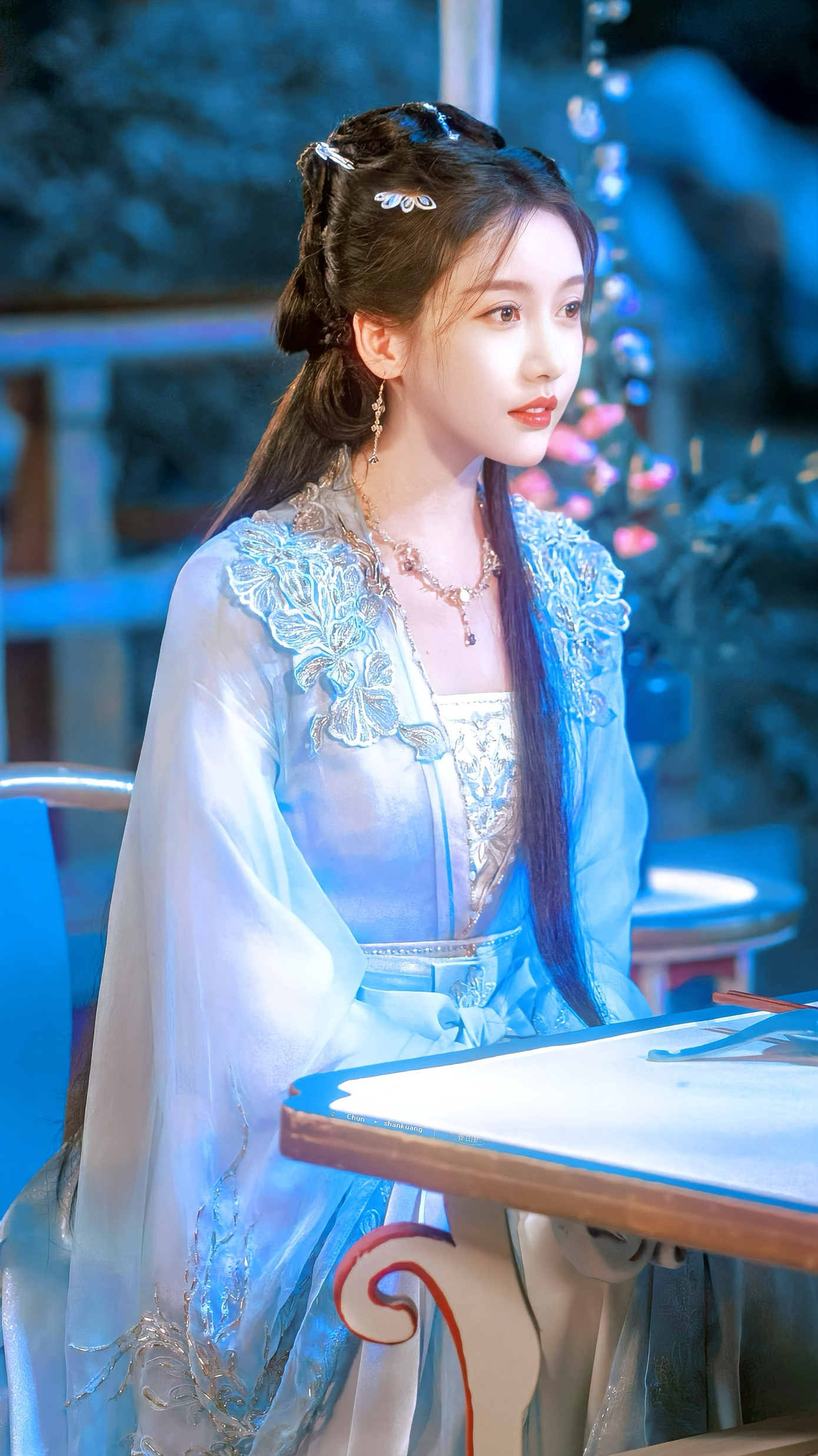 Thực chất những biến cố liên quan đến Dịch Văn Quân lại là tiền đề để phát triển nội dung bộ truyện. Thực chất những biến cố liên quan đến Dịch Văn Quân lại là tiền đề để phát triển nội dung bộ truyện.