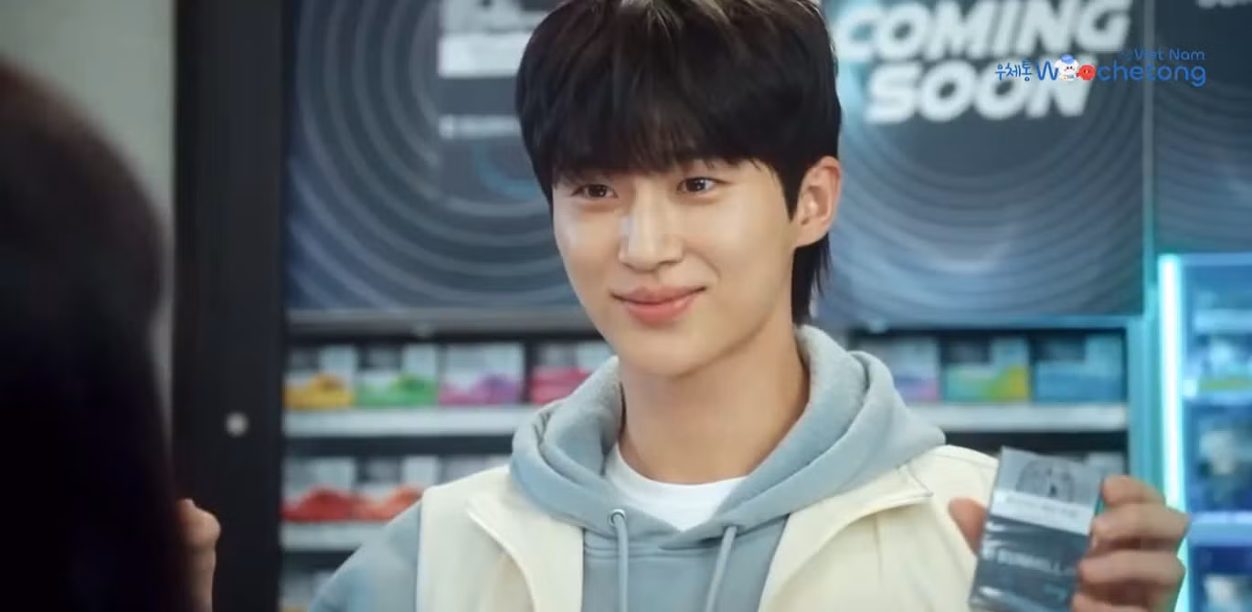 Câu hỏi "chí mạng" cùng biểu cảm thản nhiên như không của Byeon Woo Seok khiến nữ chính không khỏi "xịt keo cứng ngắc".