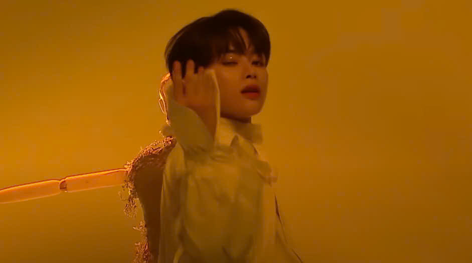 Kỹ năng trình diễn của Hanbin ngày càng thăng hạng của nam ca sĩ trên sân khấu.