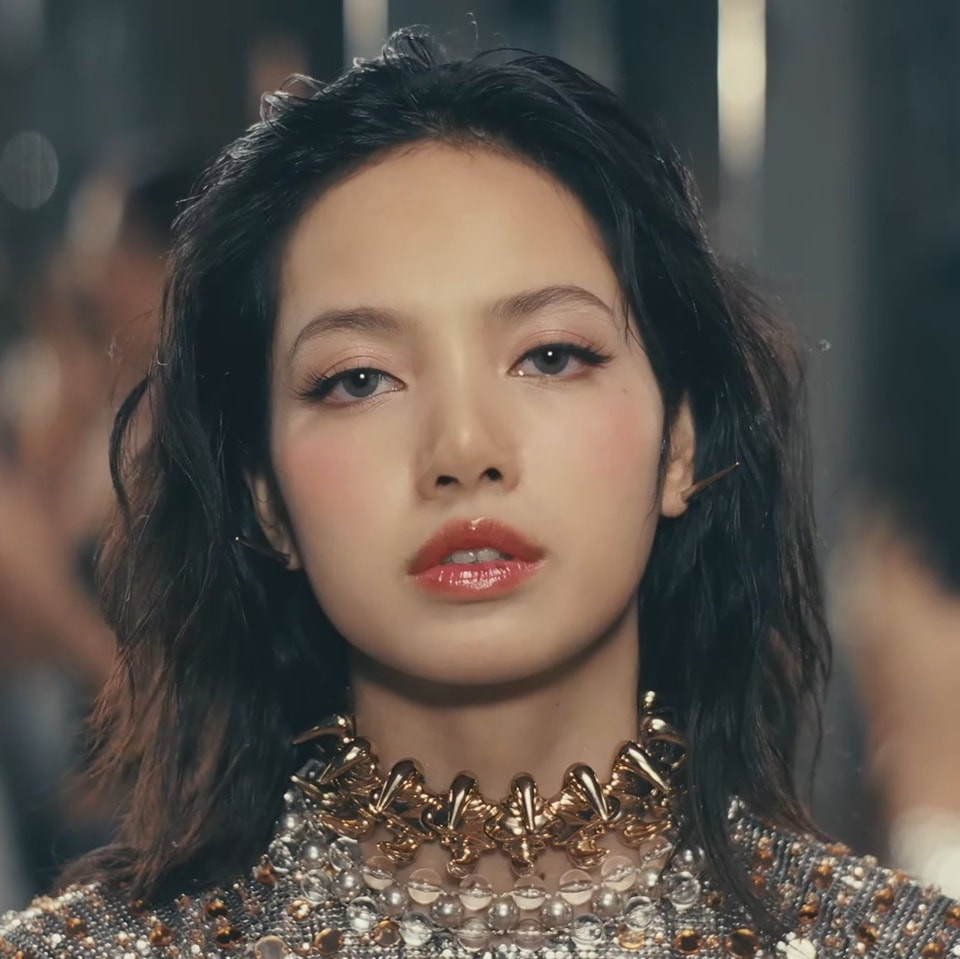 Những hình ảnh sáng tạo trong New Woman khiến người xem không thể rời mắt. Những hình ảnh sáng tạo trong New Woman khiến người xem không thể rời mắt.