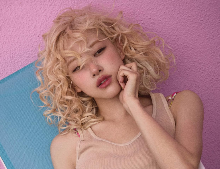 Với vị thế nghệ sĩ solo K-Pop nữ thành công nhất hiện tại, có lẽ nhiều khán giả khó tính và giới chuyên môn vẫn kỳ vọng nhiều hơn ở chiều sâu âm nhạc của Rosé.