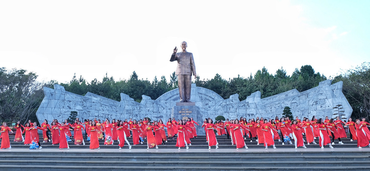 Dự kiến sẽ có khoảng 3.500 học sinh tới cổ vũ cho Nhật Minh ở điểm cầu này. - Ảnh: Du lịch Dế Mèn) Dự kiến sẽ có khoảng 3.500 học sinh tới cổ vũ cho Nhật Minh ở điểm cầu này. - Ảnh: Du lịch Dế Mèn)