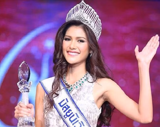 Hoa hậu Hoàn vũ Thái Lan 2015 - Nat Aniporn Chalermburanawong. Hoa hậu Hoàn vũ Thái Lan 2015 - Nat Aniporn Chalermburanawong.