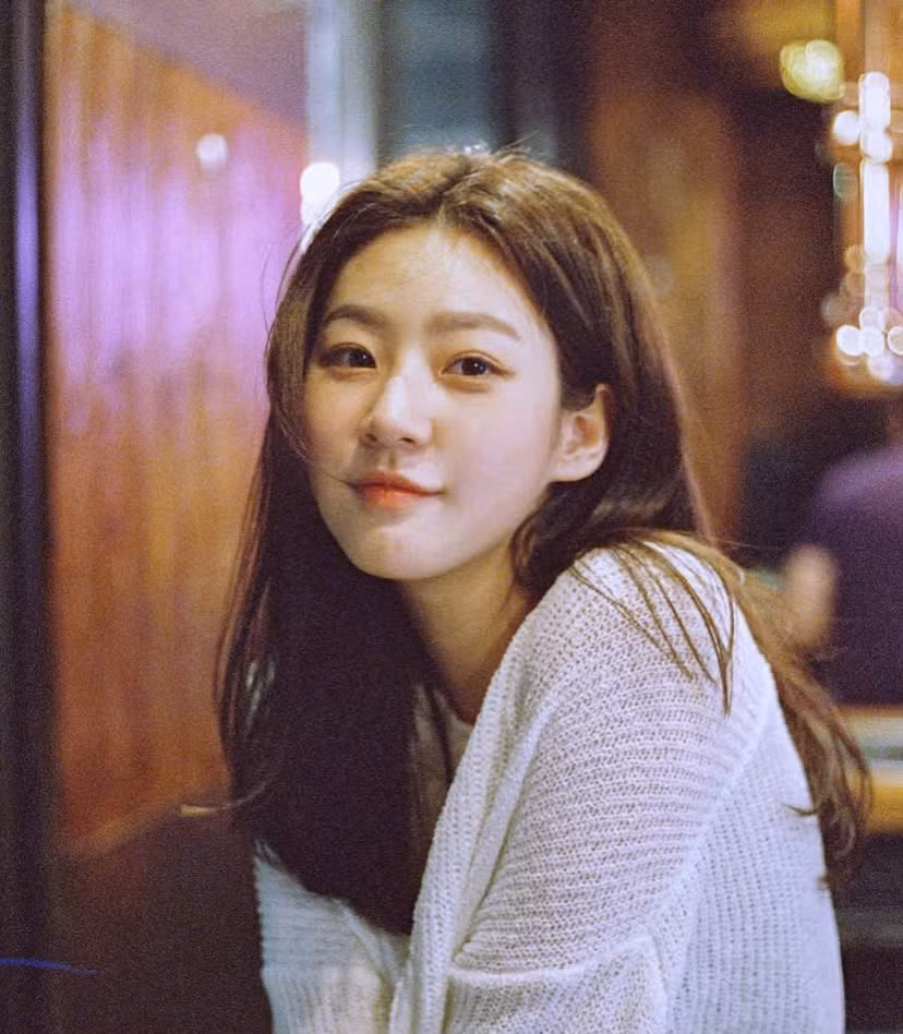 Theo phía cảnh sát, một người bạn đã phát hiện Kim Sae Ron ngã gục tại nhà riêng nên đã gọi báo cảnh sát.