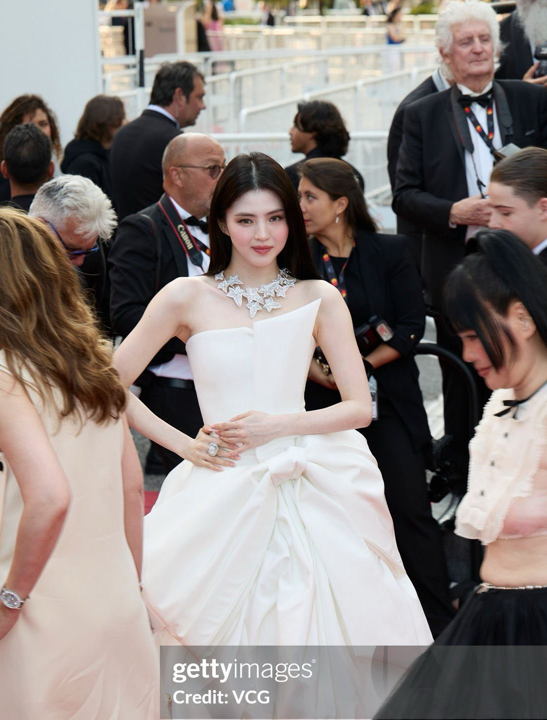 Han So Hee thể hiện trọn vẹn tinh thần sang trọng và bản sắc của thương hiệu nước Pháp.