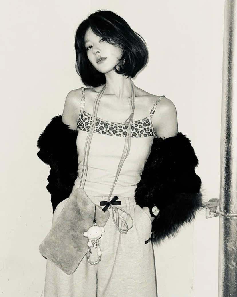 Các fan cũng nhận thấy Triệu Lộ Tư gầy đi rất nhiều trong loạt ảnh cô đăng tải trên trang cá nhân.