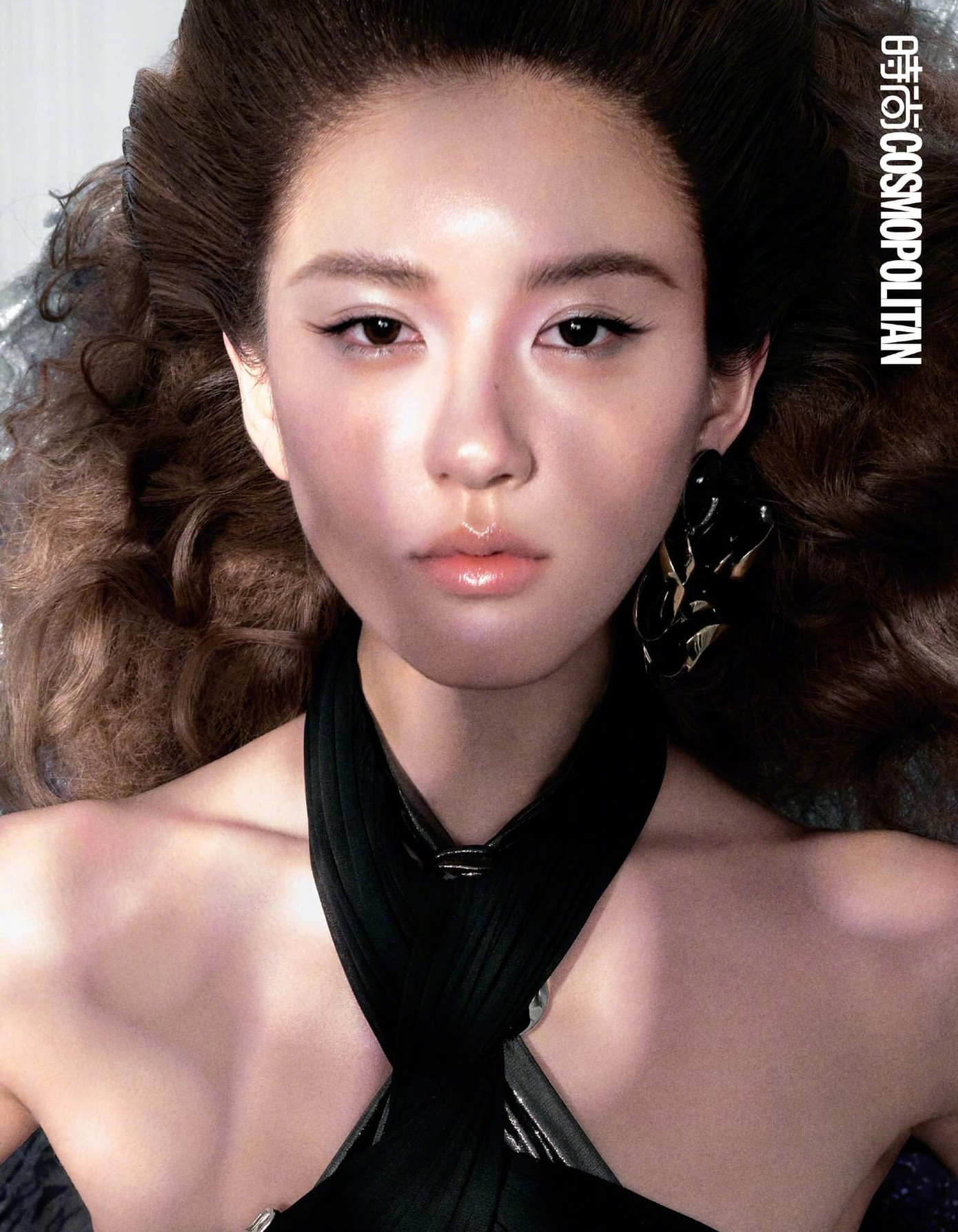 Thần thái và khí chất của Triệu Lộ Tư được nhận xét là không "cân" được tạo hình này. Đôi mắt của cô bị cho là cố tỏ ra lạnh lùng, sắc sảo nhưng chưa tới, ngược lại làm người xem thấy cô như buồn ngủ. Thần thái và khí chất của Triệu Lộ Tư được nhận xét là không "cân" được tạo hình này. Đôi mắt của cô bị cho là cố tỏ ra lạnh lùng, sắc sảo nhưng chưa tới, ngược lại làm người xem thấy cô như buồn ngủ.