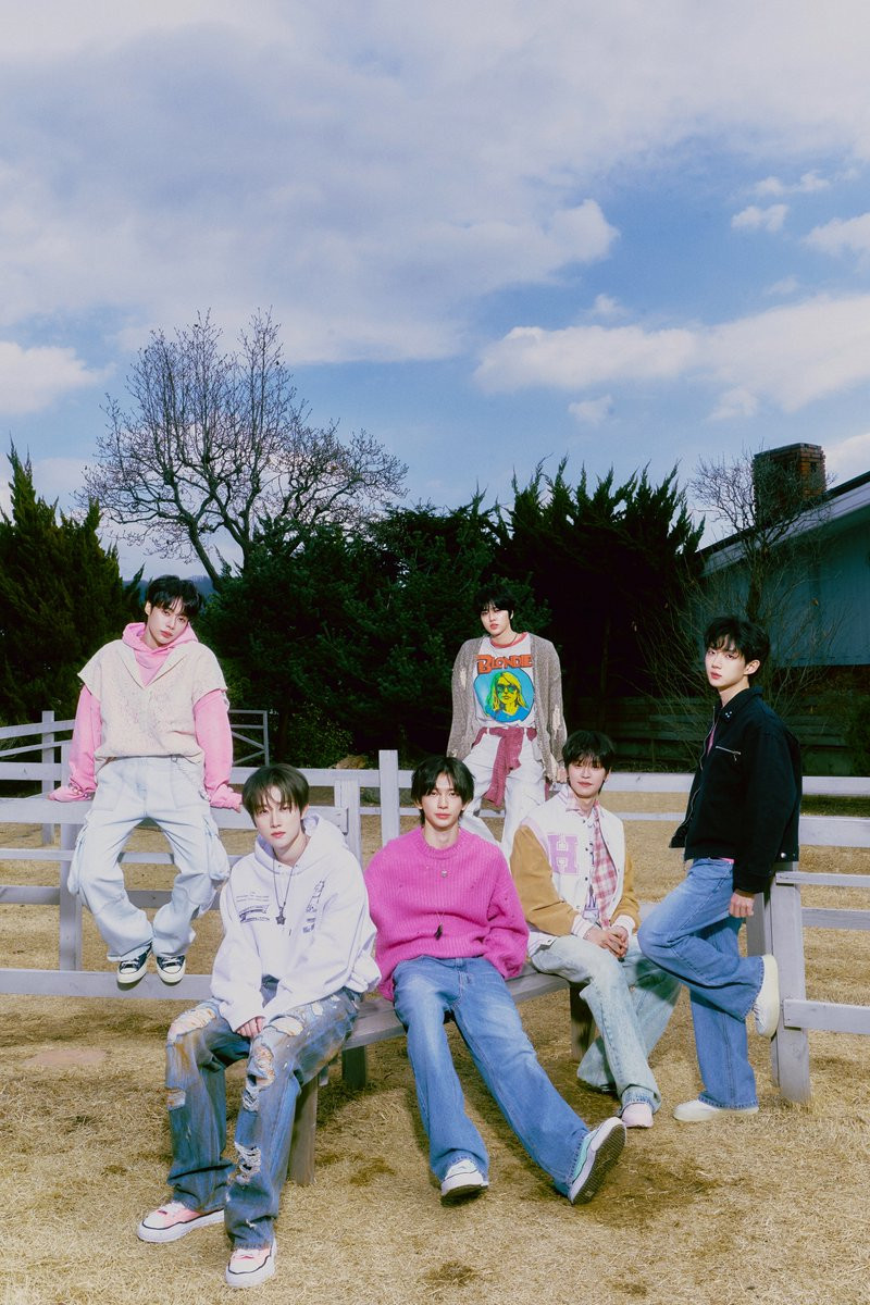 Ra mắt năm 2022, TEMPEST nhanh chóng tạo được sự chú ý và gặt hái nhiều giải thưởng tân binh tại các lễ trao giải như AAA, Hanteo Music Awards, Genie Music Awards... Ra mắt năm 2022, TEMPEST nhanh chóng tạo được sự chú ý và gặt hái nhiều giải thưởng tân binh tại các lễ trao giải như AAA, Hanteo Music Awards, Genie Music Awards...