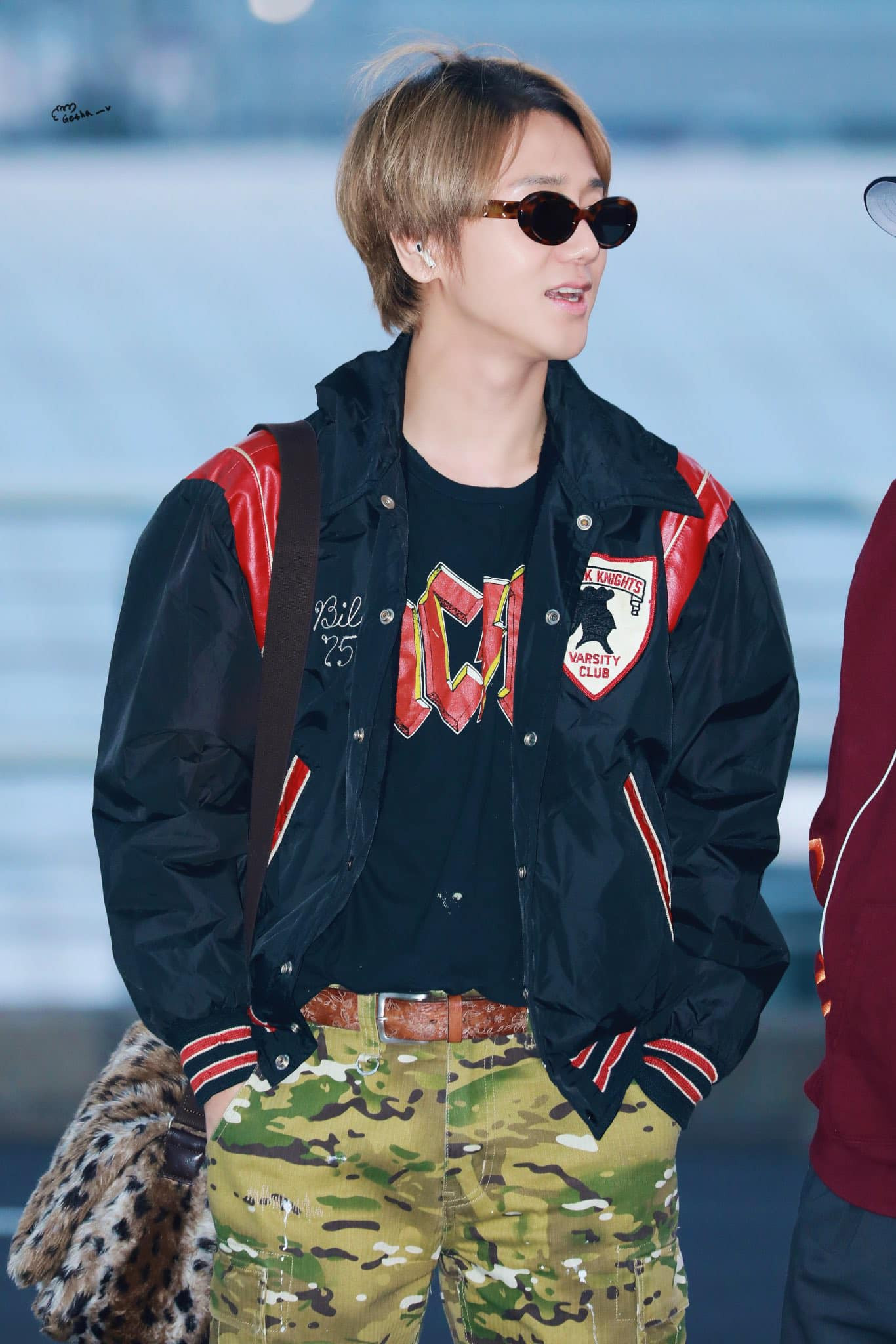 Yesung khiến fan được dịp "dở khóc dở cười" khi buổi trưa vừa check-in tại Los Angeles, chiều tối đã thoắt biến đến Việt Nam. Yesung khiến fan được dịp "dở khóc dở cười" khi buổi trưa vừa check-in tại Los Angeles, chiều tối đã thoắt biến đến Việt Nam.