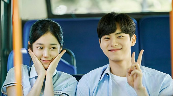 Netizen từng tích cực "đẩy thuyền" Roh Yoon Seo và Lee Chae Min.