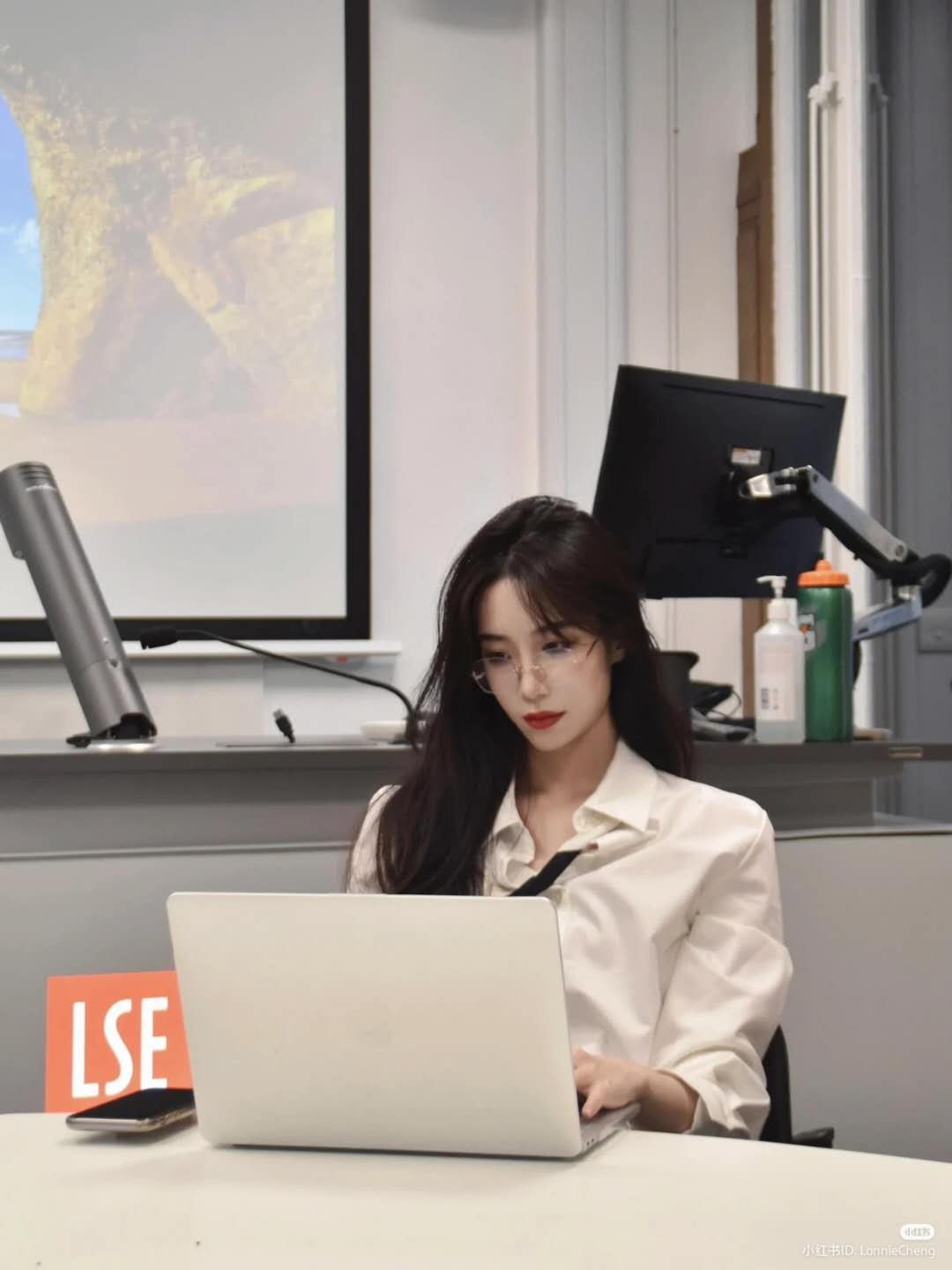 Thừa Lãng Nê gây sốt vì vừa là "học bá" chính hiệu vừa xinh đẹp, có khí chất của một "ngự tỷ". Thừa Lãng Nê gây sốt vì vừa là "học bá" chính hiệu vừa xinh đẹp, có khí chất của một "ngự tỷ".