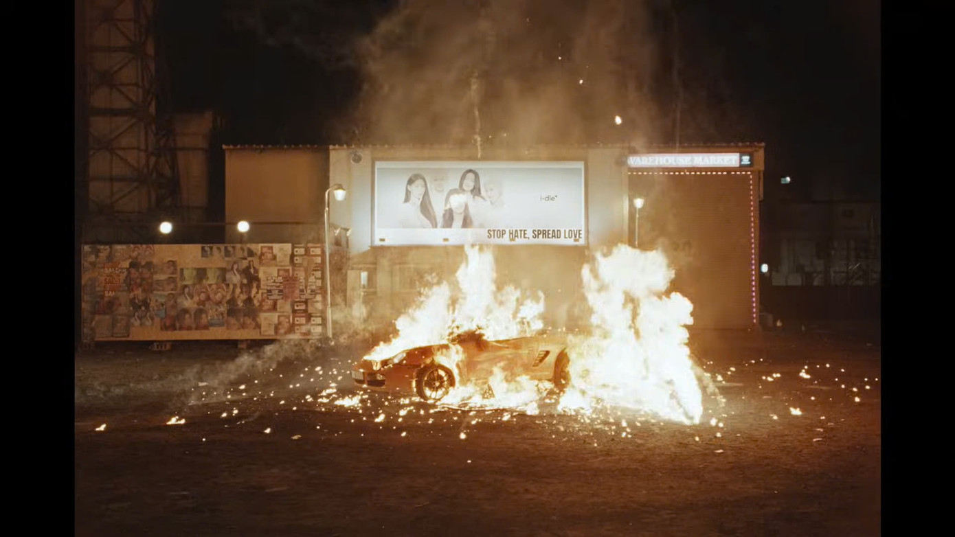 Cái kết bùng nổ đúng nghĩa của MV Good Thing. Cái kết bùng nổ đúng nghĩa của MV Good Thing.