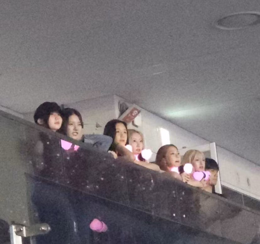 Trừ Ahyeon, các thành viên của nhóm nữ mới nhà YG - BABYMONSTER đều đến xem concert của BLACKPINK.