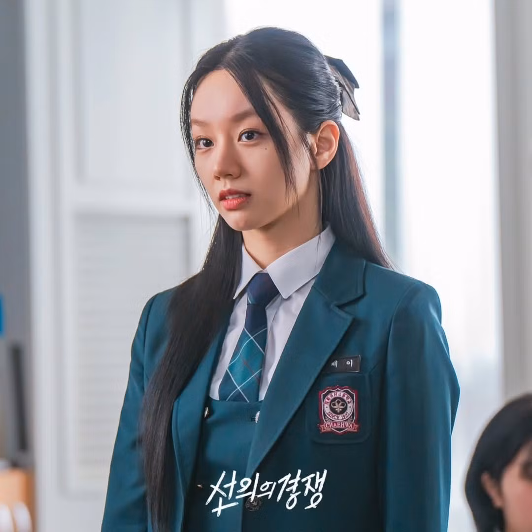 Từng được biết đến với các vai diễn tinh nghịch, lý lắc như Duk Soon trong Reply 1997 hay Lee Dam trong Bạn Cùng Phòng Tôi Là Hồ Ly, Jae Yi là sự chuyển mình đầy bất ngờ của Hyeri trong sự nghiệp.