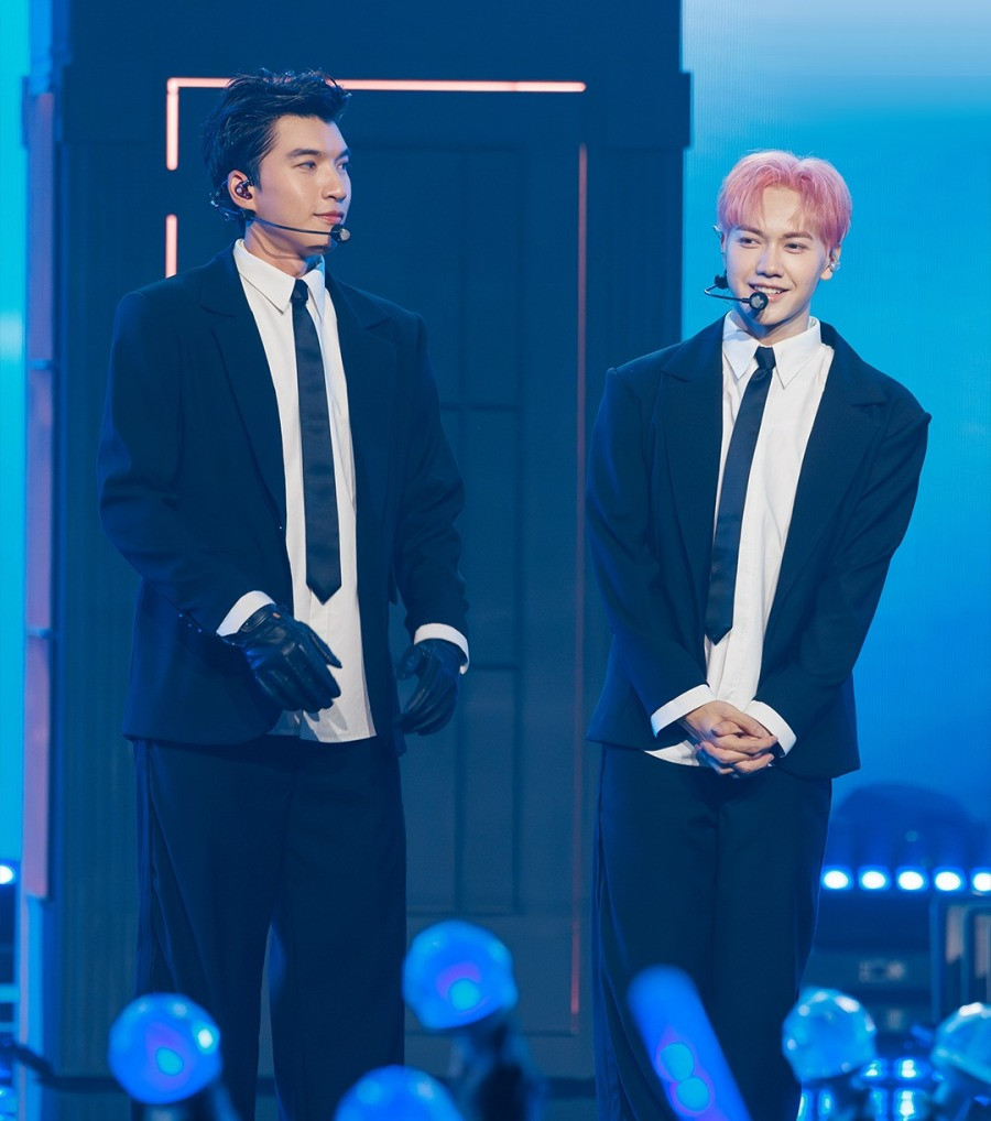 HIEUTHUHAI và JSOL tiếp tục chung đội với Ngáo Ngơ. HIEUTHUHAI và JSOL tiếp tục chung đội với Ngáo Ngơ.