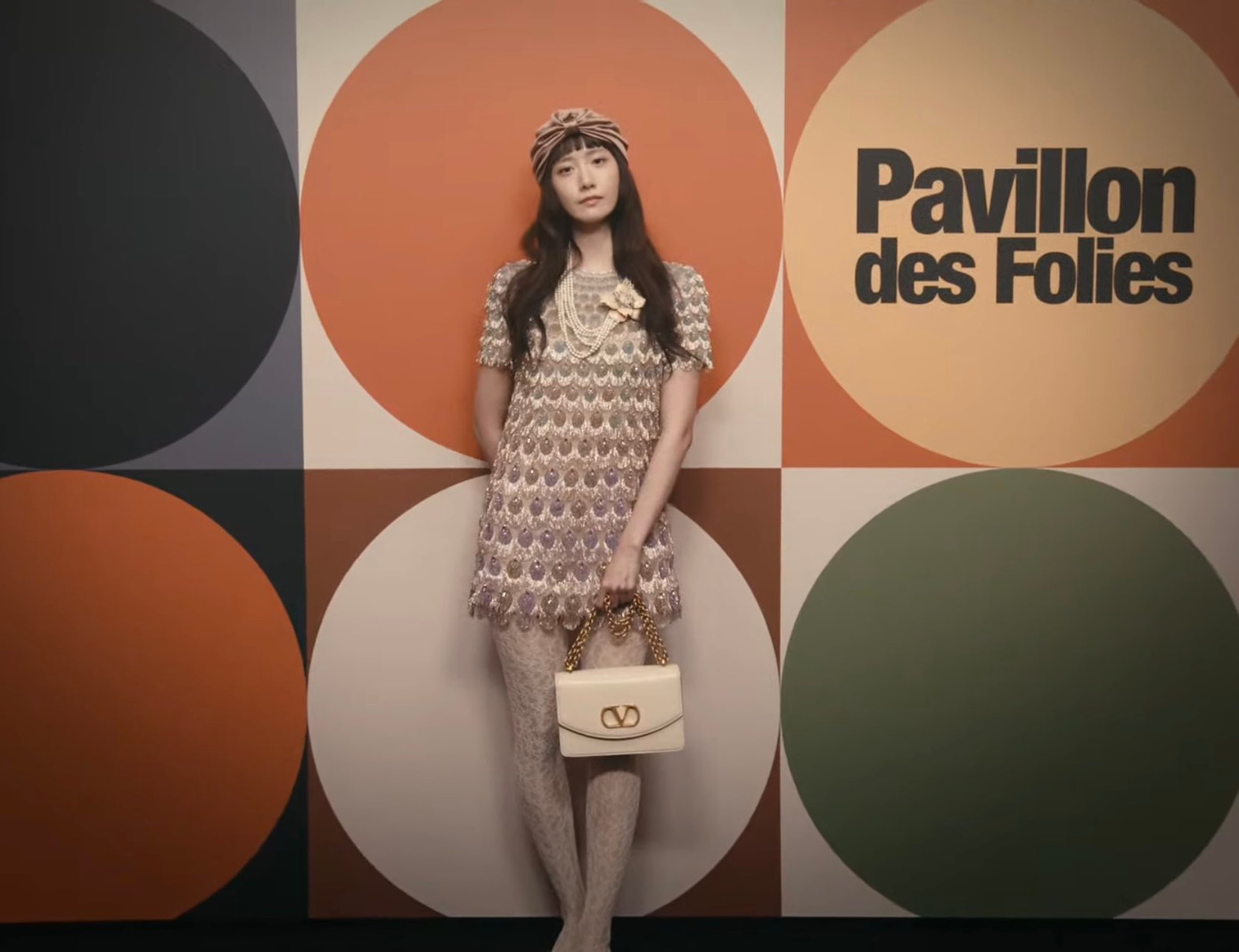 Tạo hình của Yoona nhận được nhiều lời khen ngợi nhờ sự kết hợp tinh tế, thời thượng.