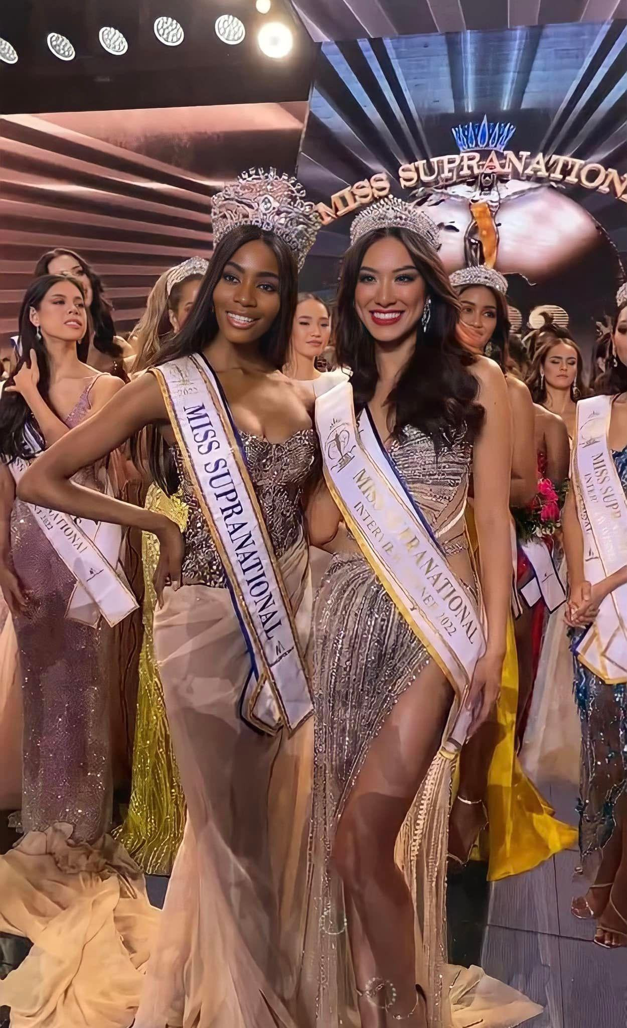 Kim Duyên và Lalela Mswane từng thi Miss Universe 2021. Đại diện Việt Nam lọt Top 16, trong khi mỹ nhân Nam Phi đoạt giải Á hậu 2.