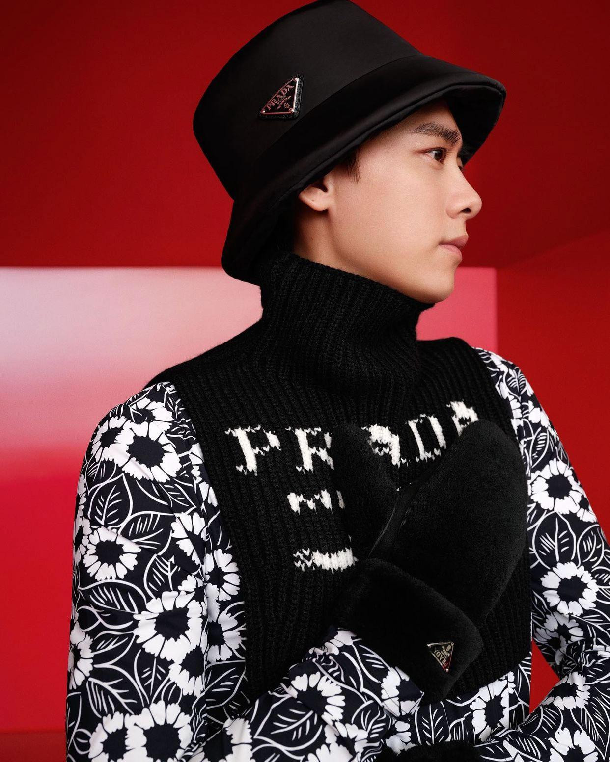 Tại thời điểm trước khi scandal nổ ra, Lý Dịch Phong đang là đại diện cho 13 thương hiệu lớn. Tại thời điểm trước khi scandal nổ ra, Lý Dịch Phong đang là đại diện cho 13 thương hiệu lớn.