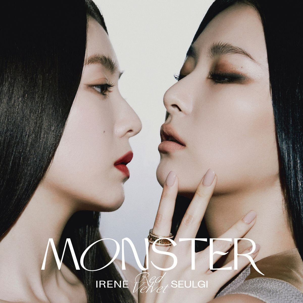 Monster từng đạt được thành tích khủng khi đứng đầu bảng xếp hạng iTunes Top Albums tại 45 quốc gia sau 1 ngày, ghi nhận doanh số bán album ấn tượng. Monster từng đạt được thành tích khủng khi đứng đầu bảng xếp hạng iTunes Top Albums tại 45 quốc gia sau 1 ngày, ghi nhận doanh số bán album ấn tượng.