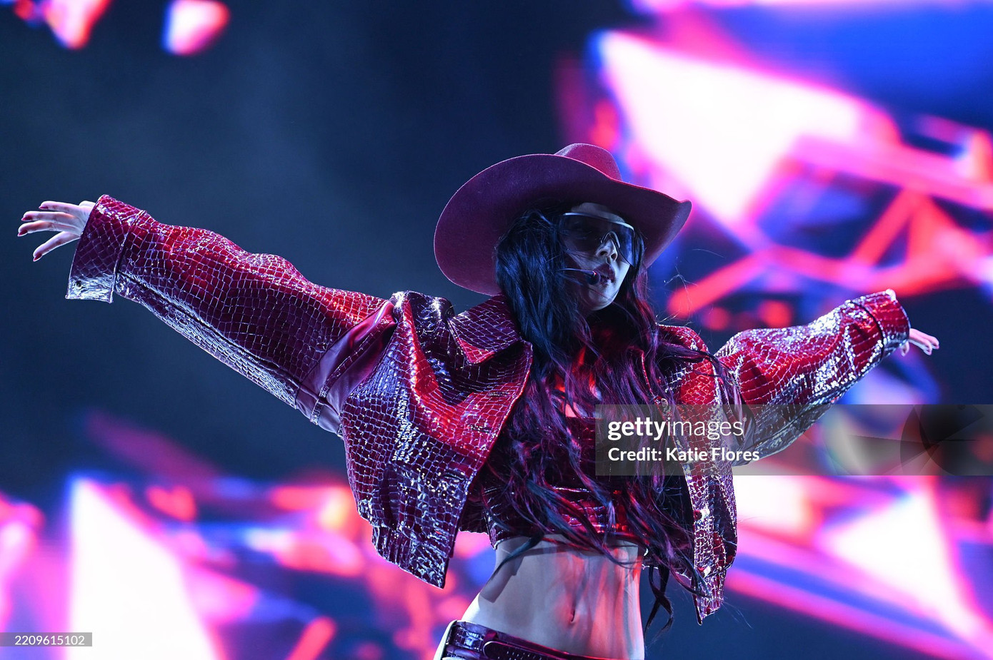 Jennie tận hưởng sân khấu tại Coachella 2025. Jennie tận hưởng sân khấu tại Coachella 2025.